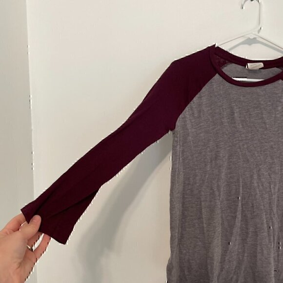 PINK VS VICTORIAS SECRET Gray Burgundy Maroon Colorblock 3/4 Sleeve Baseball Tee - Picture 7 of 12